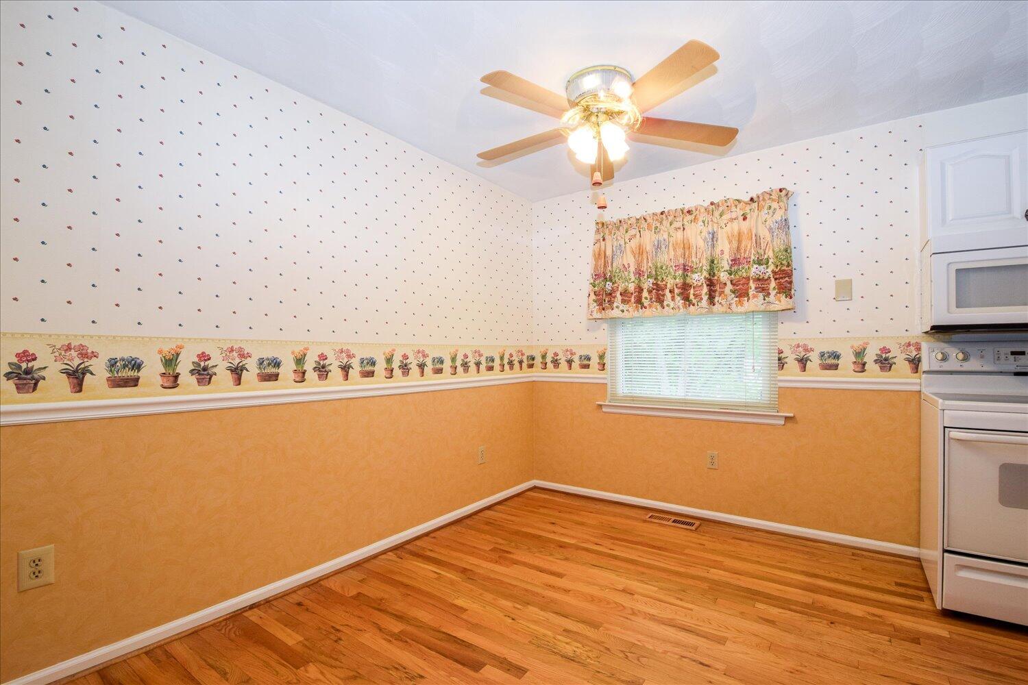 5528 Cove Road Roanoke, VA 24019 - Photo 7 of 30 04-5528 Cove-4