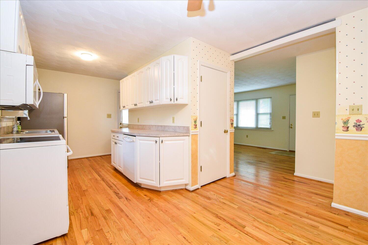 5528 Cove Road Roanoke, VA 24019 - Photo 9 of 30 05-5528 Cove-5
