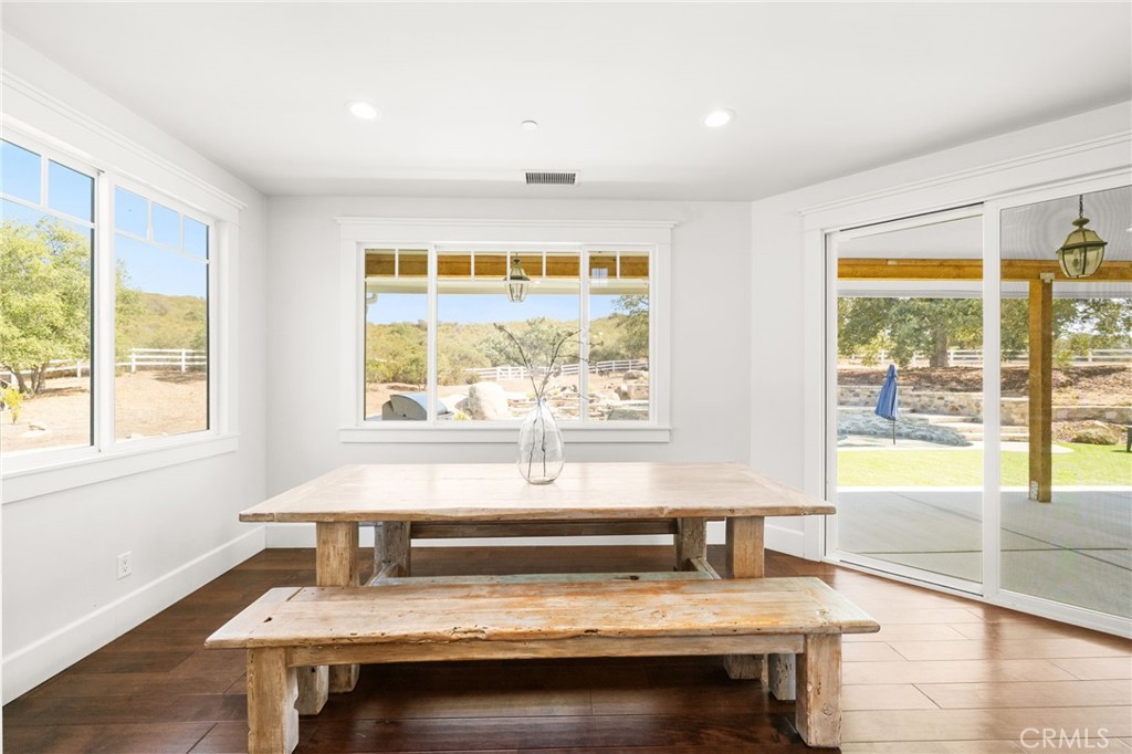 41260 De Anna Ranch Road Murrieta, CA 92562 - Photo 13 of 57 a living room with furniture and windows