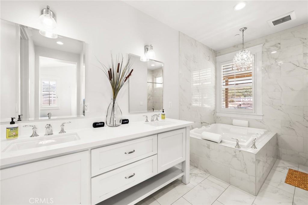 41260 De Anna Ranch Road Murrieta, CA 92562 - Photo 17 of 57 a bathroom with a double vanity sink mirror and bathtub