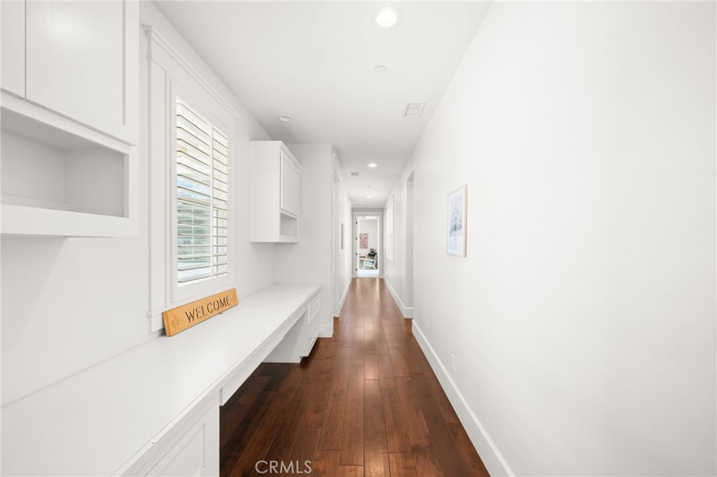 41260 De Anna Ranch Road Murrieta, CA 92562 - Photo 33 of 57 a hallway with wooden floor and windows