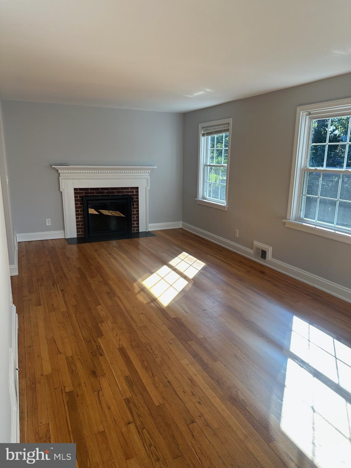 1202 West Braddock Road Alexandria, VA 22302 - Photo 15 of 20 Living Room