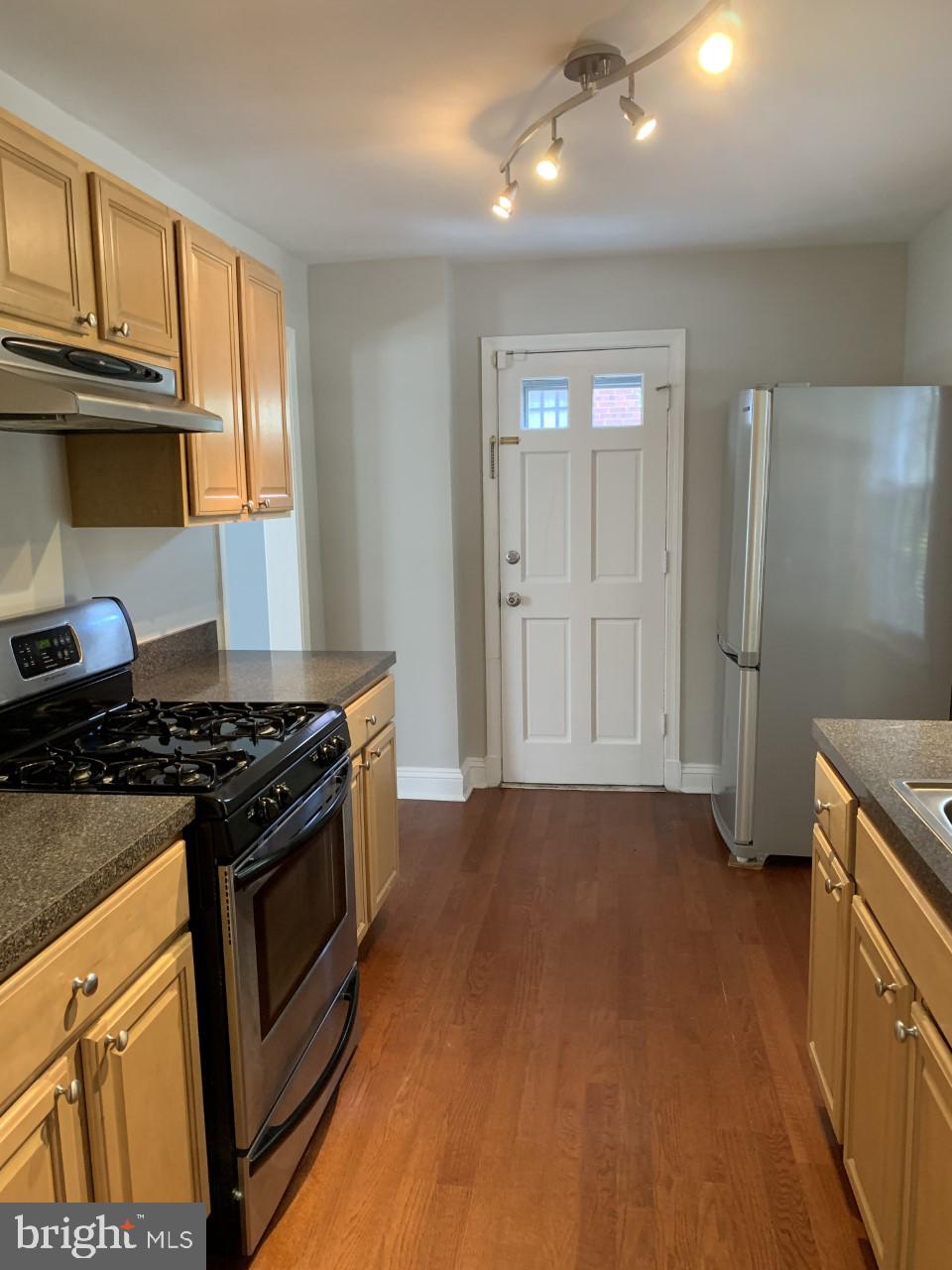1202 West Braddock Road Alexandria, VA 22302 - Photo 2 of 20 Kitchen