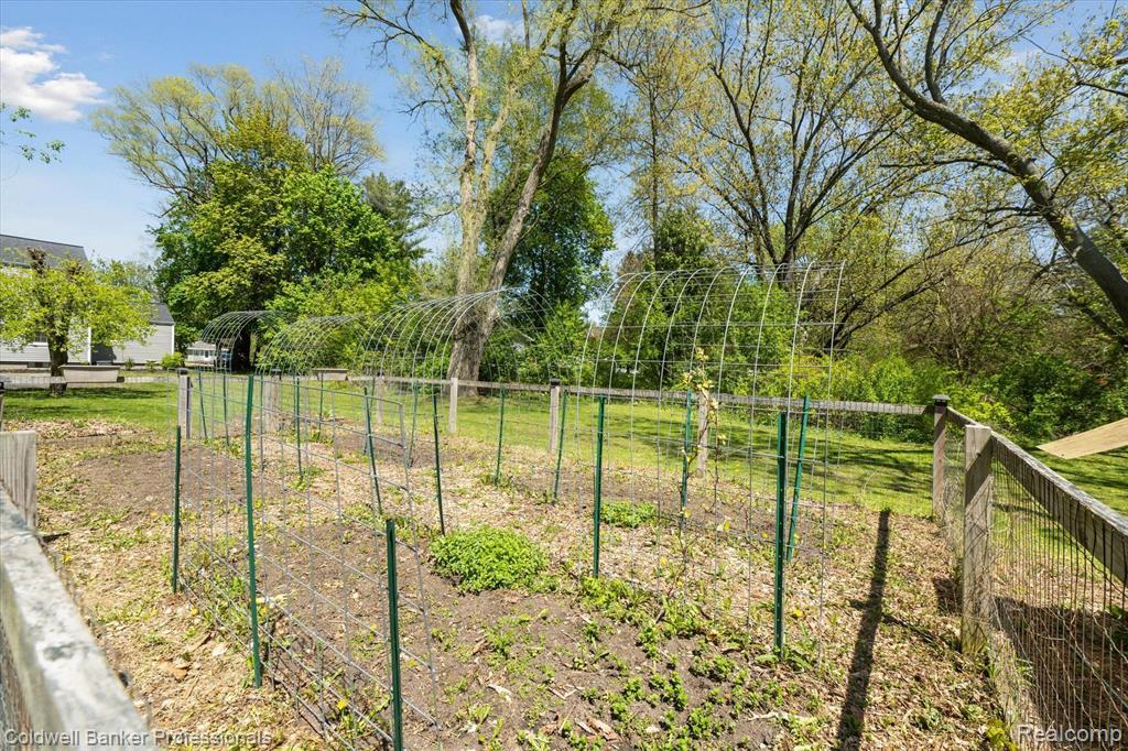 8054 Davison Road Davison, MI 48423 - Photo 41 of 61