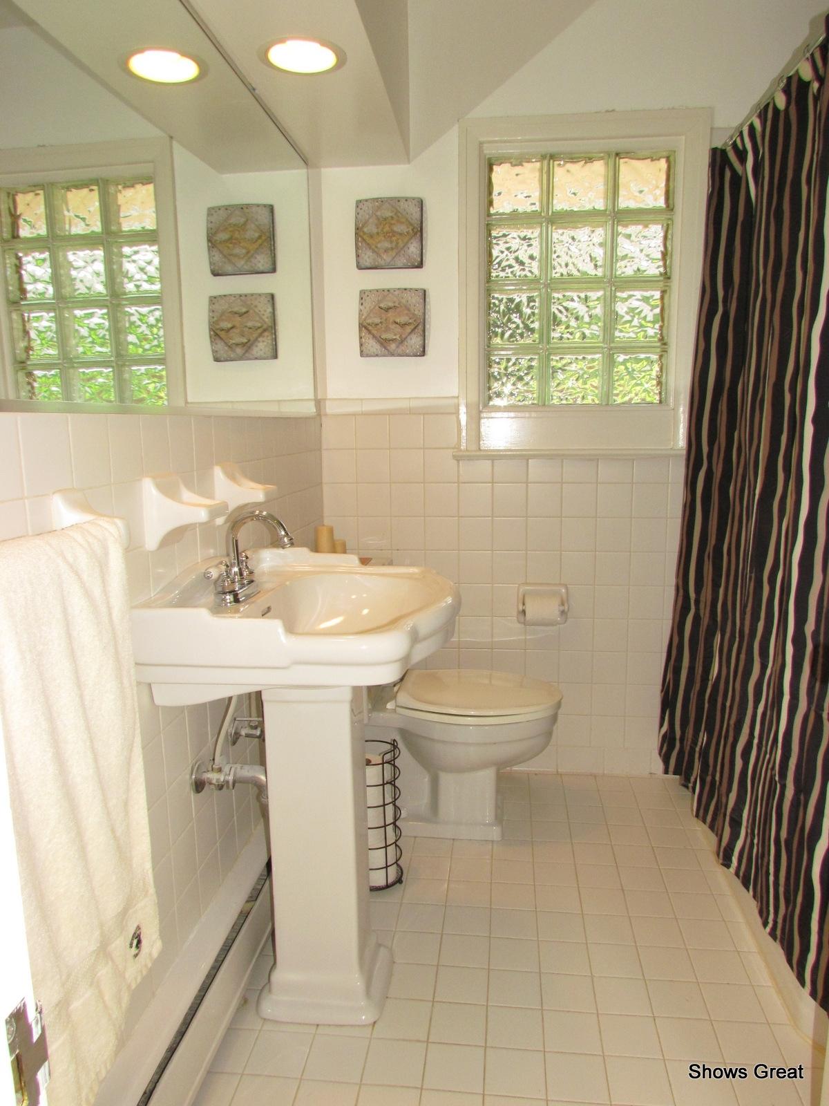 2502 Sprucewood Road Southwest Roanoke, VA 24015 - Photo 21 of 32 Hall Bathroom