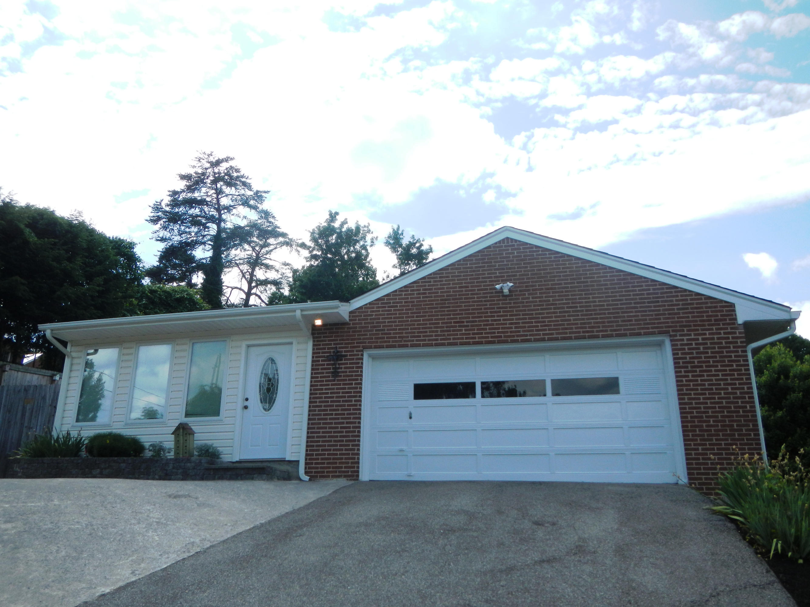 2502 Sprucewood Road Southwest Roanoke, VA 24015 - Photo 5 of 32 Side Entrance