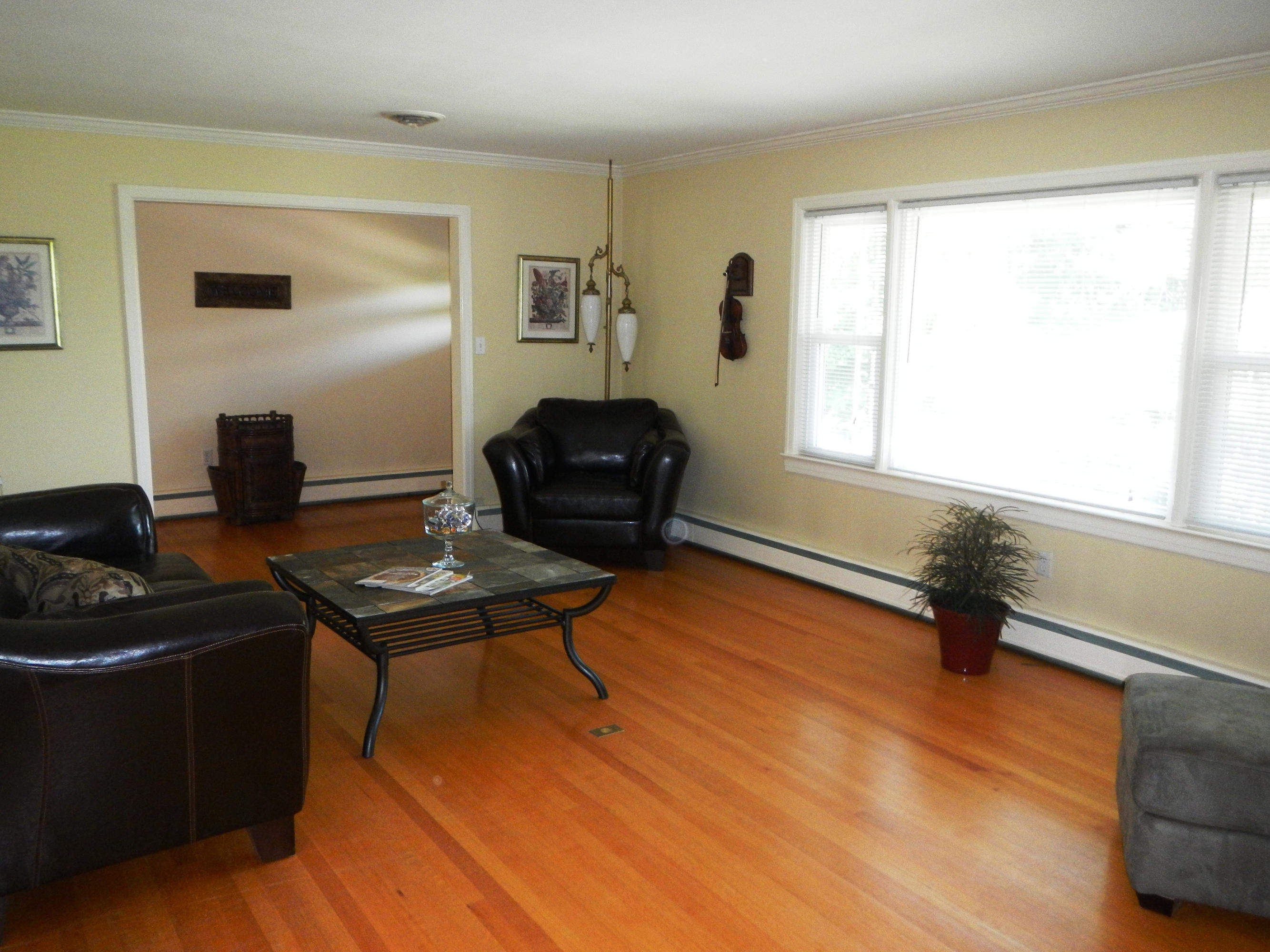 2502 Sprucewood Road Southwest Roanoke, VA 24015 - Photo 8 of 32 Living Room
