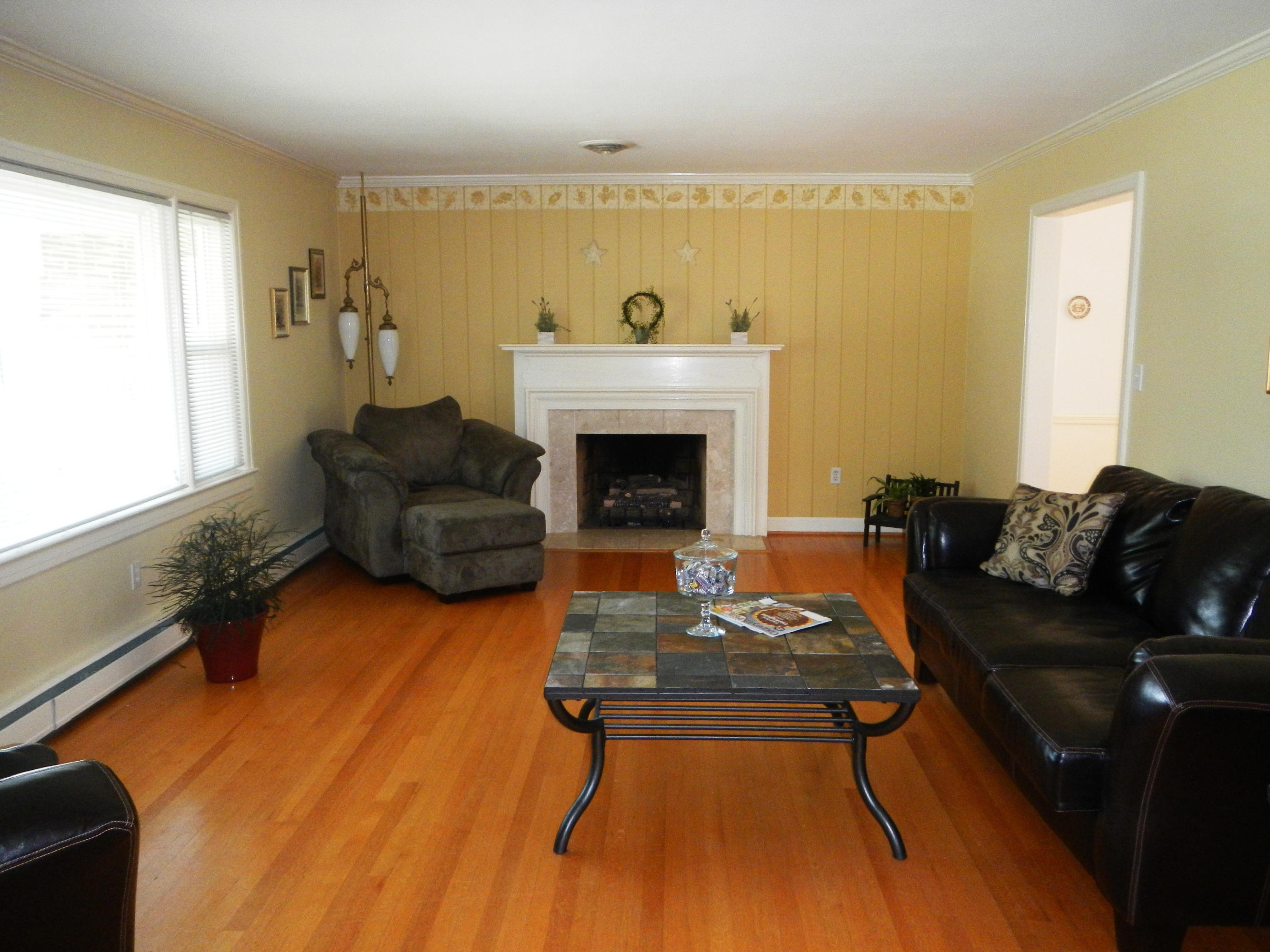 2502 Sprucewood Road Southwest Roanoke, VA 24015 - Photo 9 of 32 Living Room