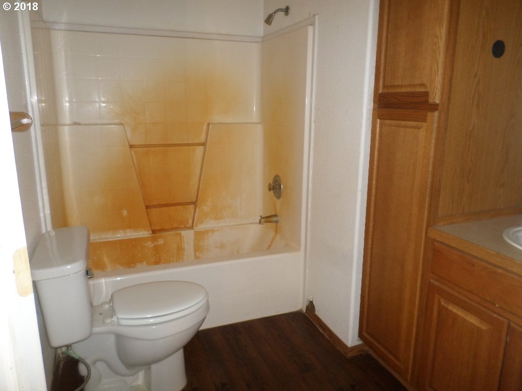 15063 South Hattan Road Oregon City, OR 97045 - Photo 19 of 25 a bathroom with a sink a toilet and shower