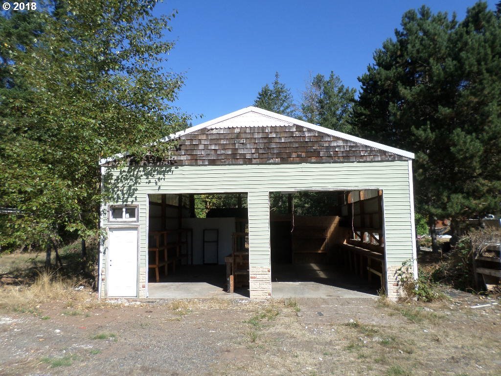 15063 South Hattan Road Oregon City, OR 97045 - Photo 24 of 25 a view of a house with a garage and yard