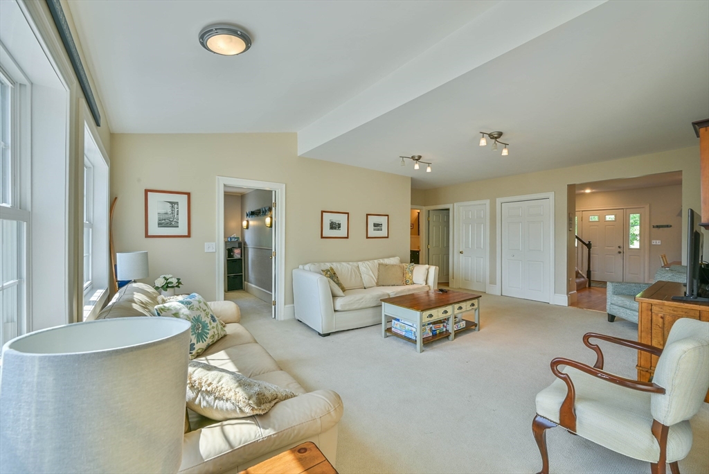 261 Thompson Road Webster, MA 01570 - Photo 16 of 42
