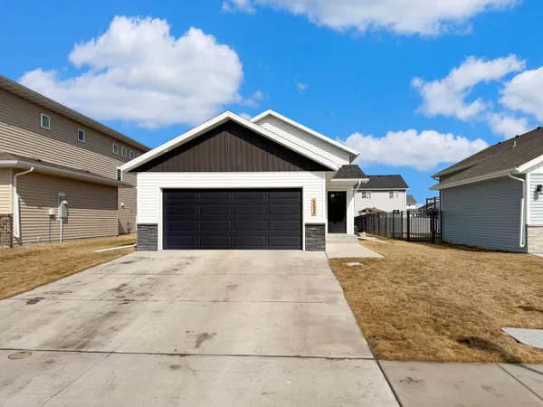 $315,000 | 6032 80th Avenue South, Horace, ND 58047