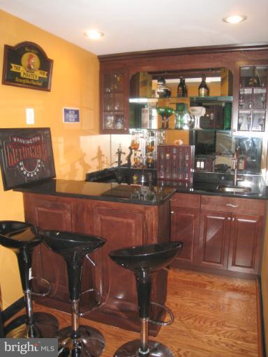 10000 Marshall Pond Road Burke, VA 22015 - Photo 25 of 30 Bar