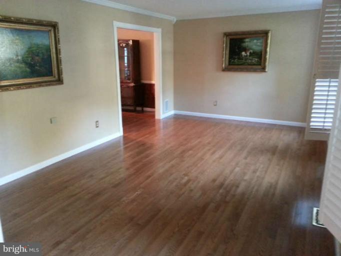 10000 Marshall Pond Road Burke, VA 22015 - Photo 5 of 30 Living Room