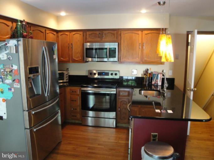 10000 Marshall Pond Road Burke, VA 22015 - Photo 8 of 30 Kitchen