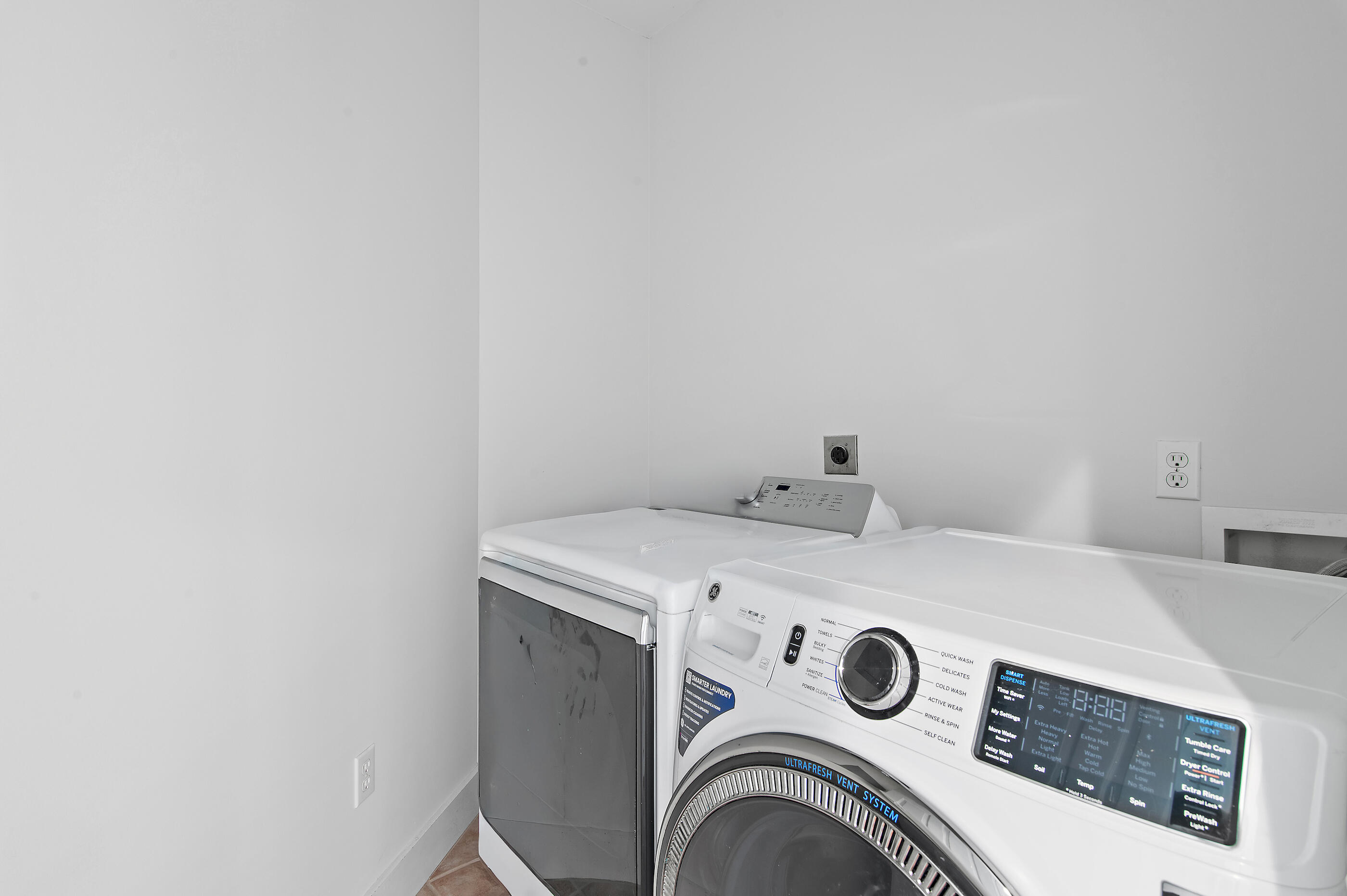 158 Cullman Avenue Santa Rosa Beach, FL 32459 - Photo 25 of 47 a utility room with dryer and washer
