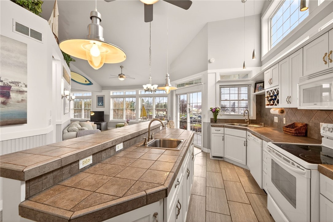 4139 Lake Road Williamson, NY 14589 - Photo 4 of 48 Top floor 2 BD unit