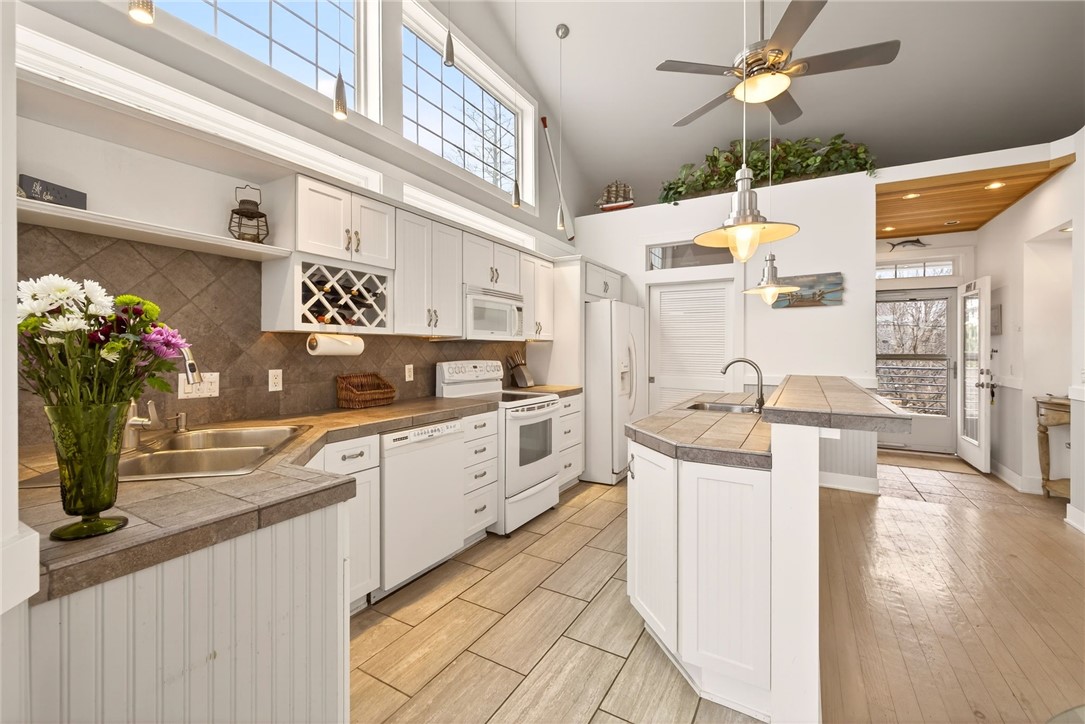 4139 Lake Road Williamson, NY 14589 - Photo 5 of 48 Top floor 2 BD unit