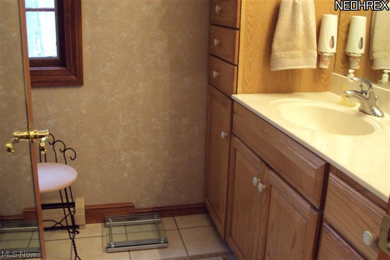 12150 Snow Road Burton, OH 44021 - Photo 12 of 24