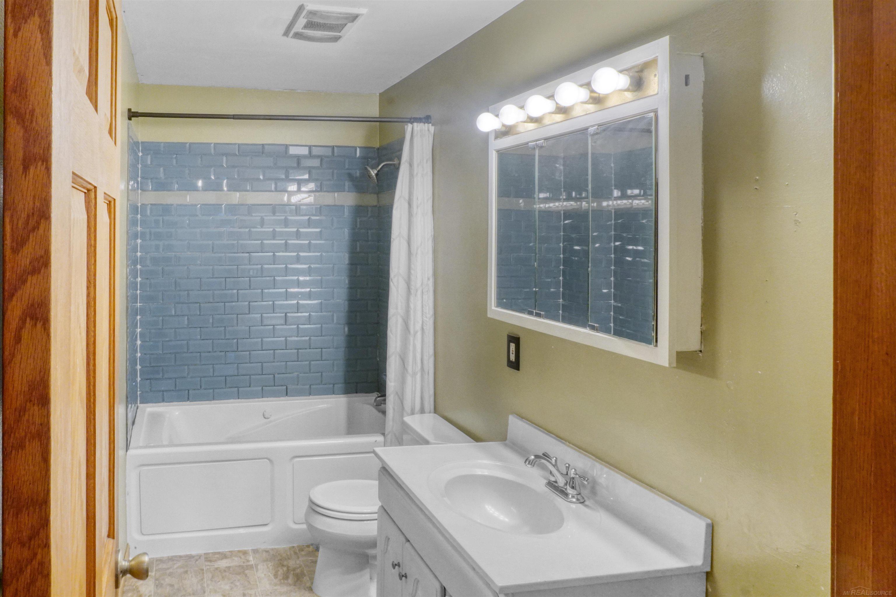 8521 Lashbrook Road Goodells, MI 48027 - Photo 14 of 20 50124512-13.JPG