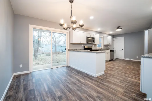 $250,000 | 203 Eaton Avenue, Bartonville, IL 61607