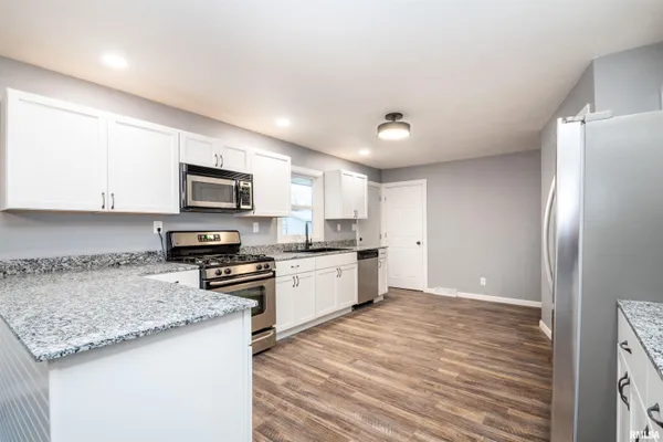 $229,900 | 203 Eaton Avenue, Bartonville, IL 61607