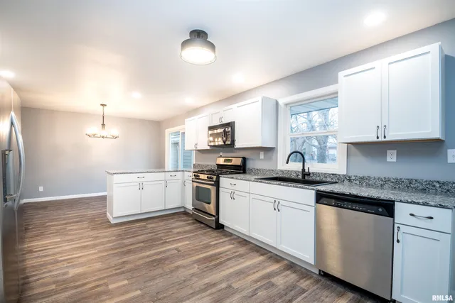 $250,000 | 203 Eaton Avenue, Bartonville, IL 61607