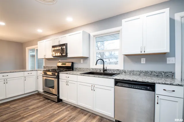 $250,000 | 203 Eaton Avenue, Bartonville, IL 61607