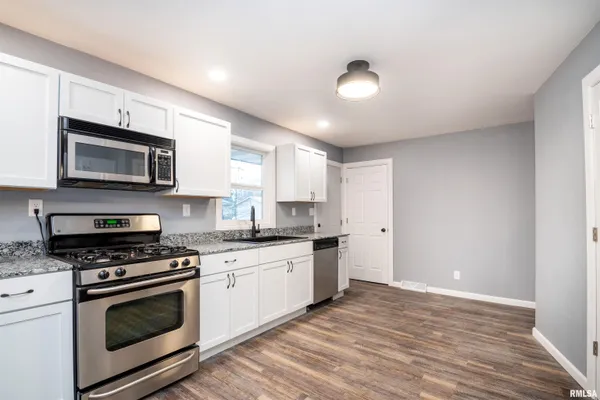 $229,900 | 203 Eaton Avenue, Bartonville, IL 61607