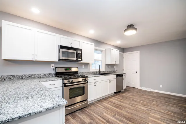 $250,000 | 203 Eaton Avenue, Bartonville, IL 61607