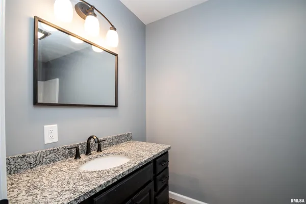 $229,900 | 203 Eaton Avenue, Bartonville, IL 61607