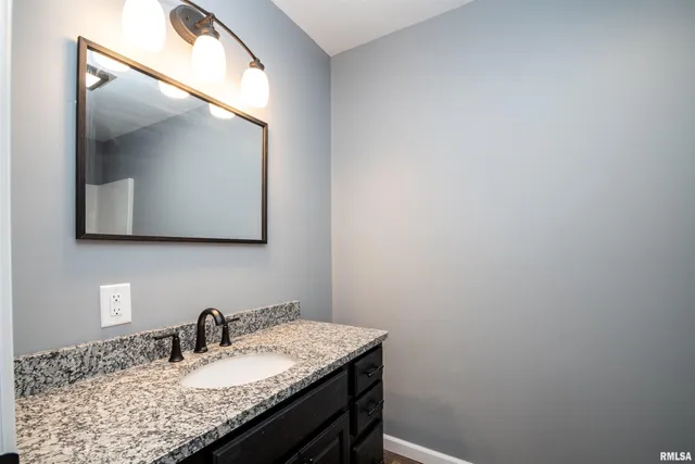 $250,000 | 203 Eaton Avenue, Bartonville, IL 61607