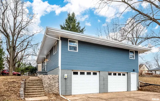 $250,000 | 203 Eaton Avenue, Bartonville, IL 61607