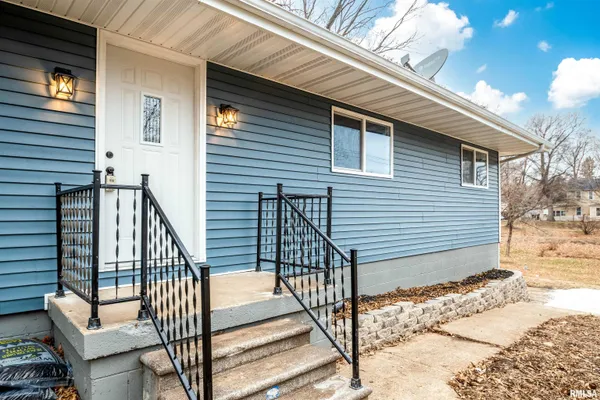 $229,900 | 203 Eaton Avenue, Bartonville, IL 61607