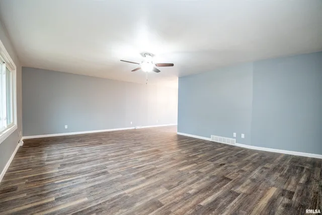 $250,000 | 203 Eaton Avenue, Bartonville, IL 61607