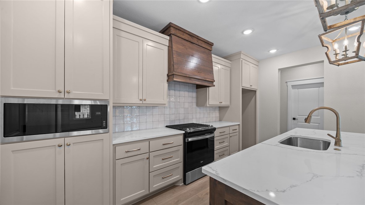 162 Buffalo Rdg Road Giddings, TX 78942 - Photo 5 of 31 a kitchen with white cabinets and stainless steel appliances
