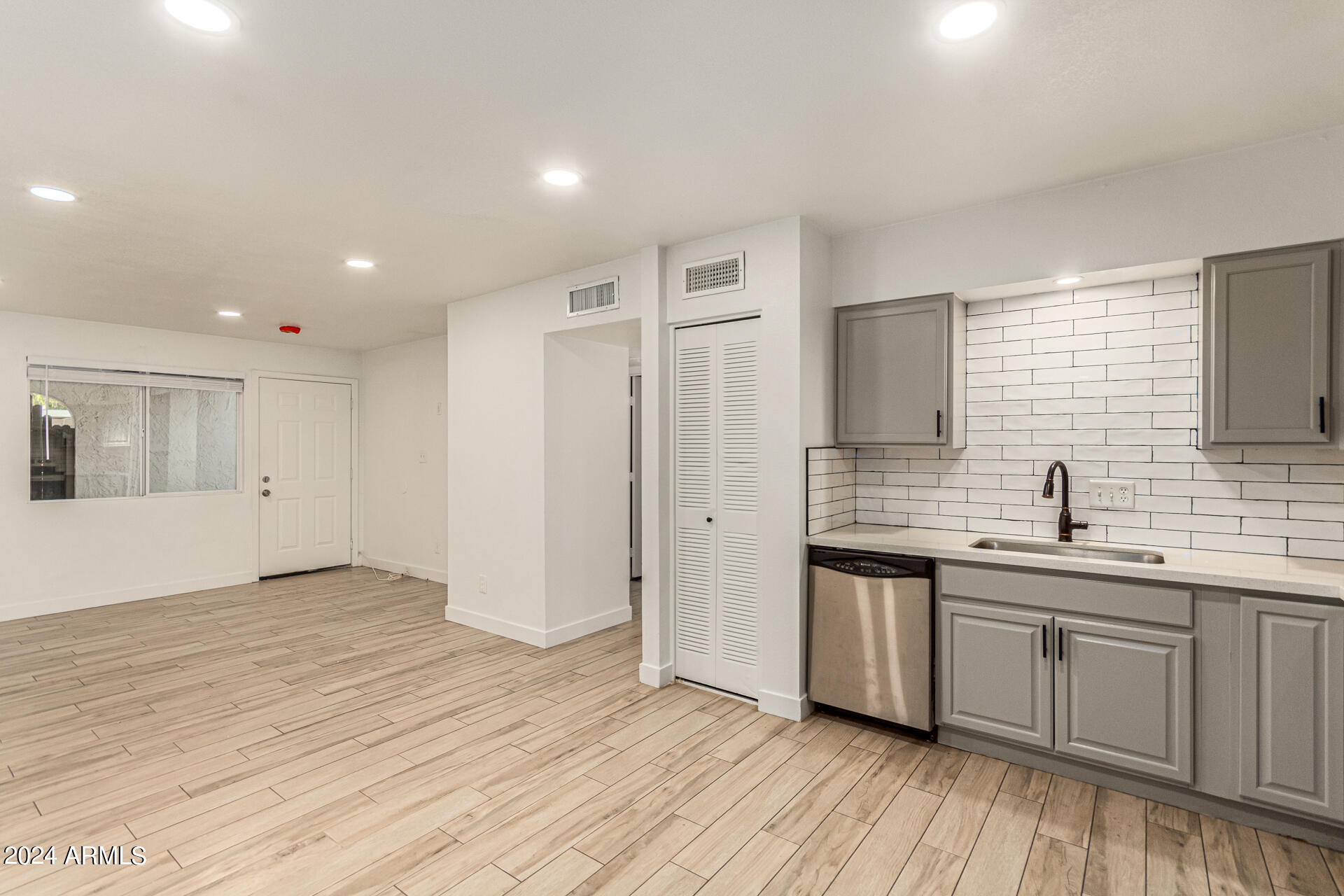 720 South Dobson Road, Unit 29 Mesa, AZ 85202 - Photo 4 of 21 09-Dobson