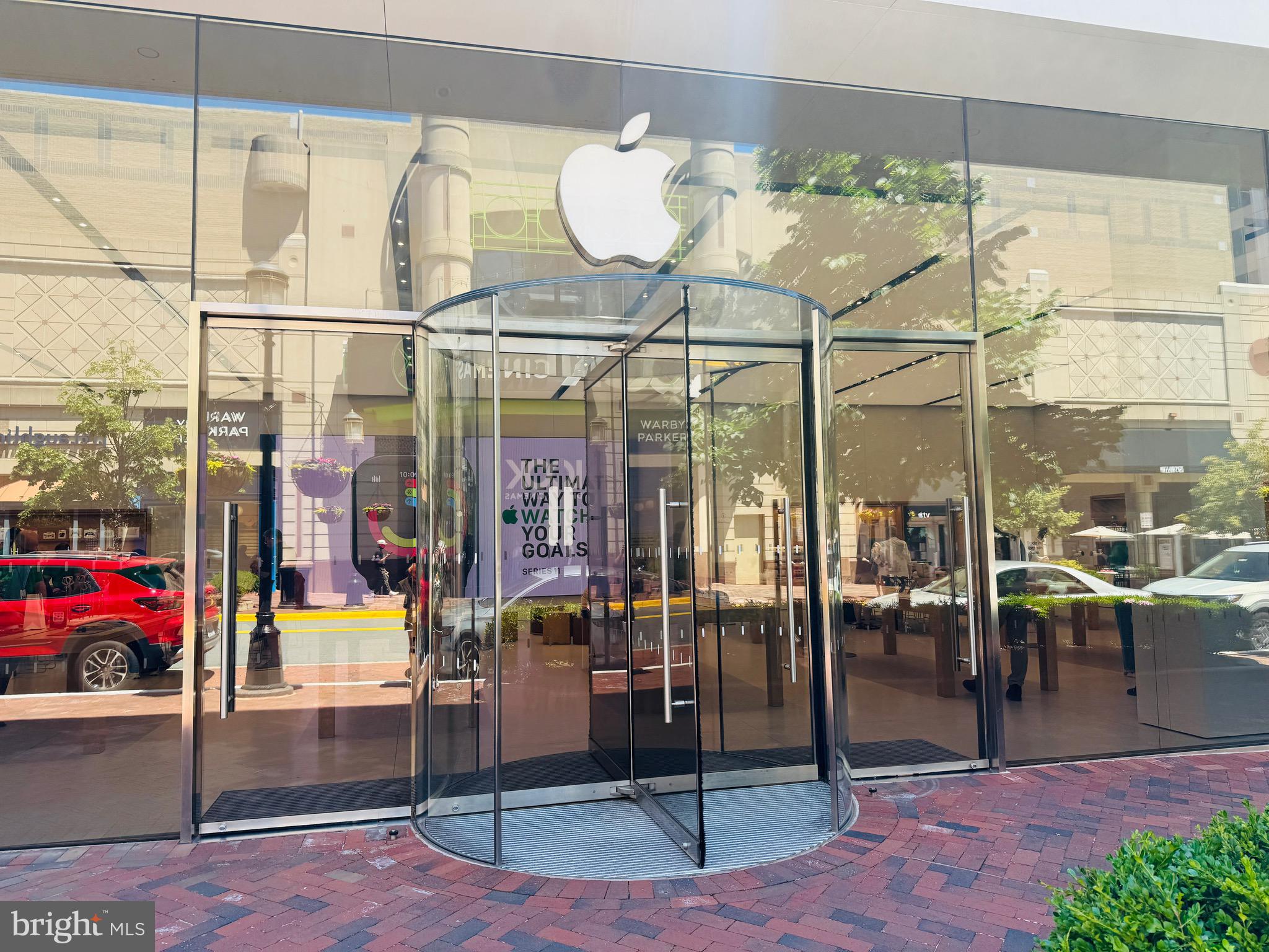 12001 Market Street, Unit 124 Reston, VA 20190 - Photo 35 of 42 Apple Store at Reston Town Center