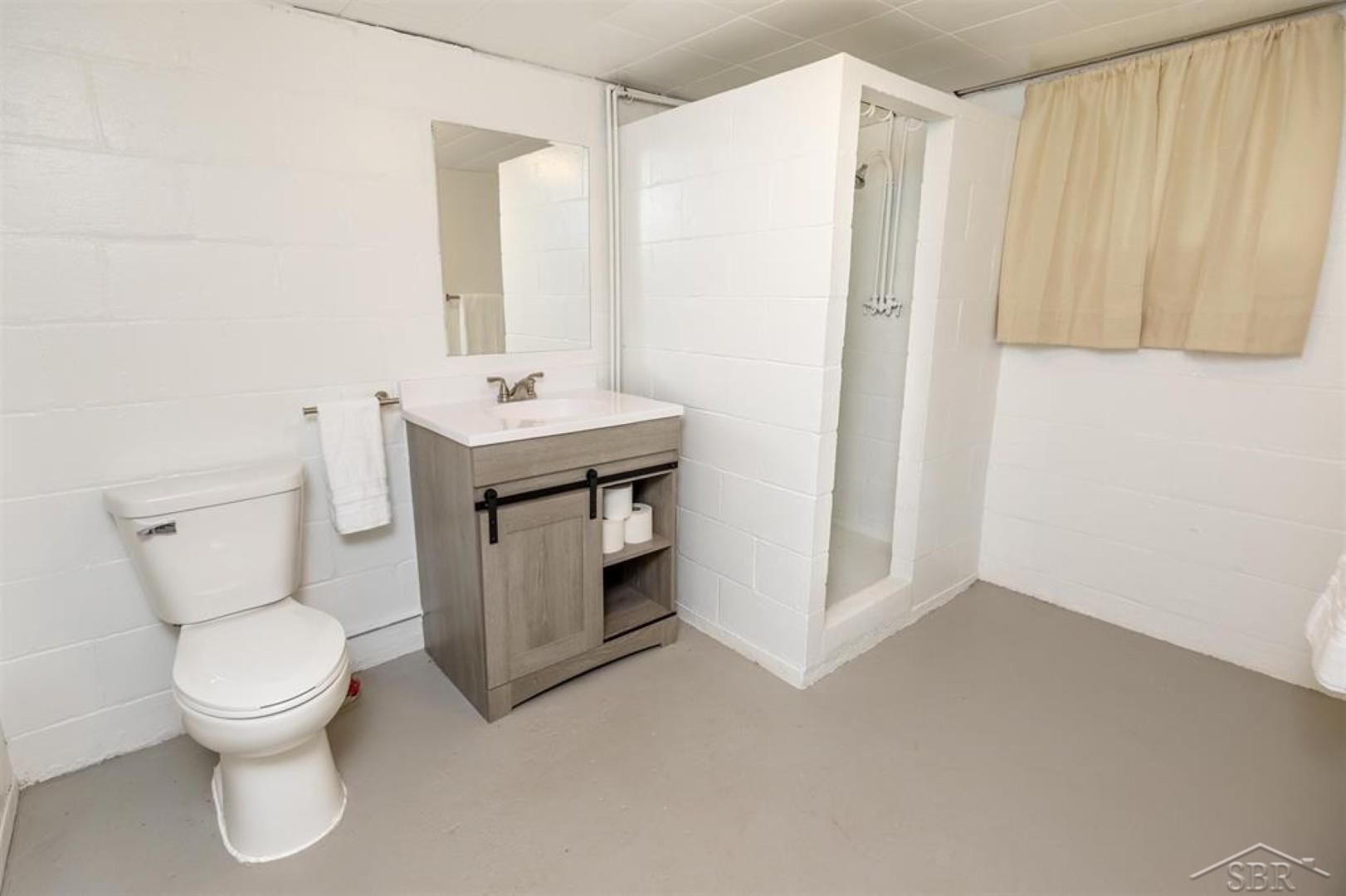 2325 North Center Road Saginaw, MI 48603 - Photo 21 of 29 50176391-8b2f458a-10a6-4491-92dc-aee6c375eb7a.JPG