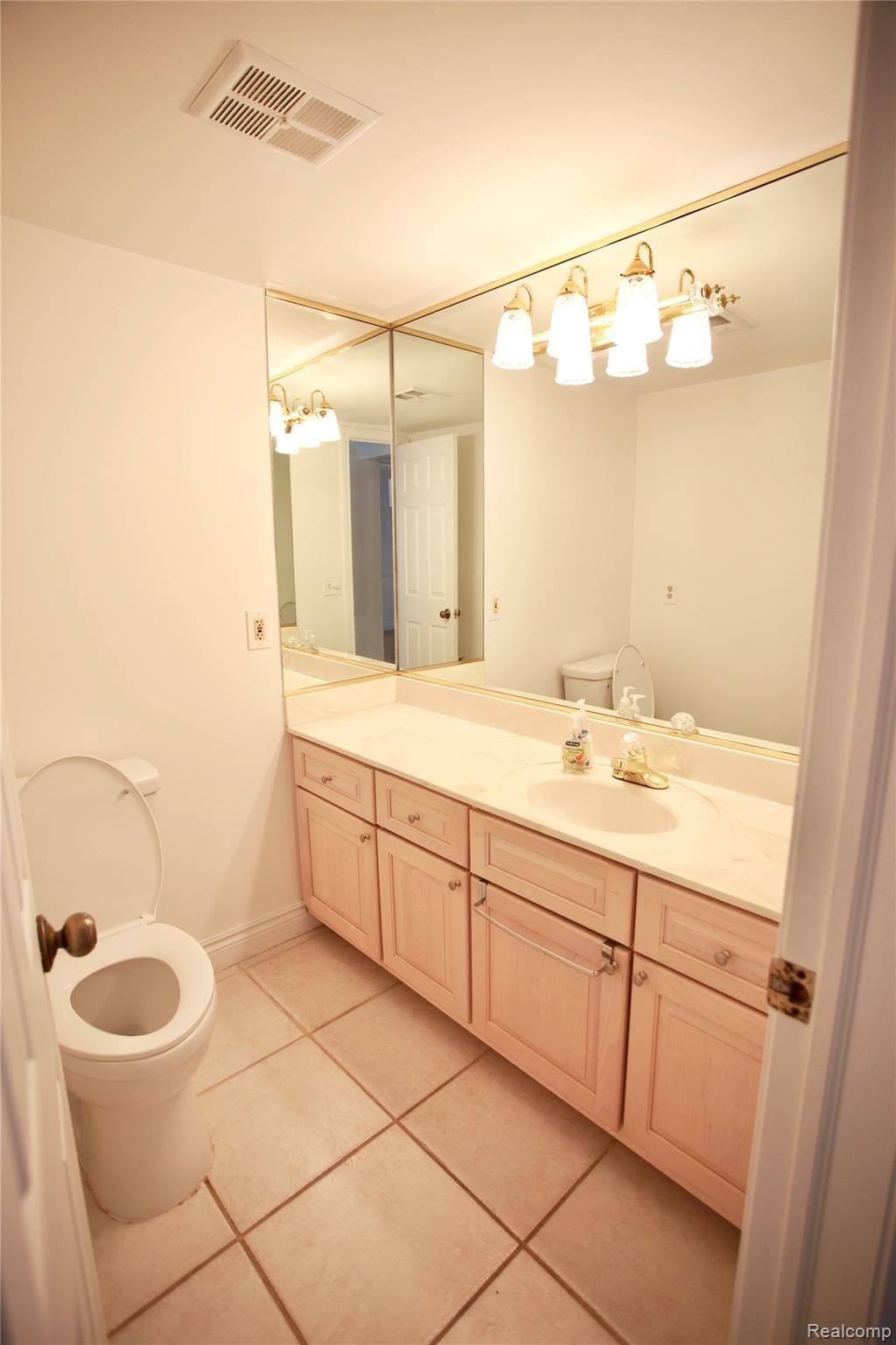 1357 Hathaway Rising Rochester, MI 48306 - Photo 19 of 25 IMG_6955.jpg