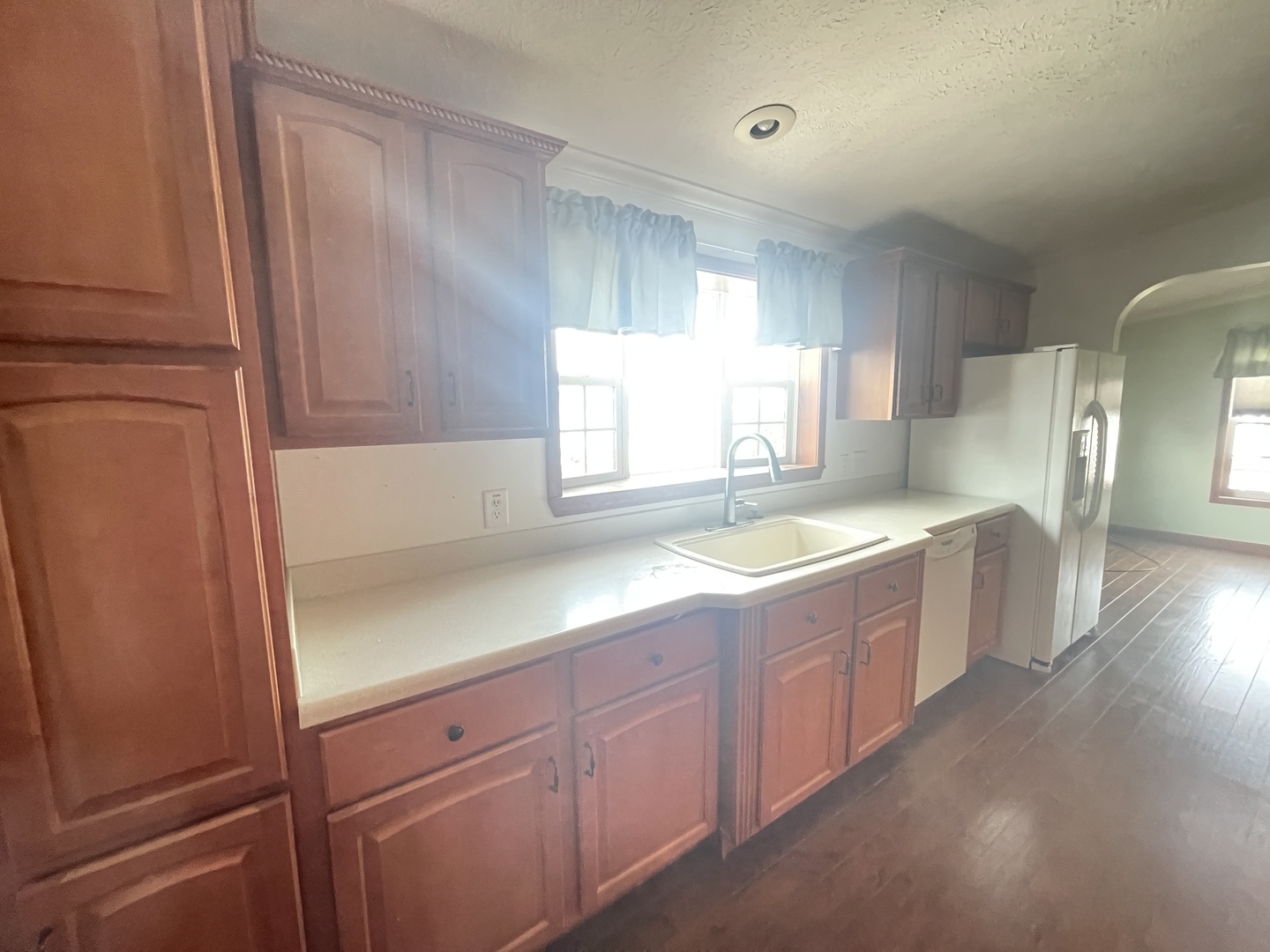 67 Crocus Lane Matteson, IL 60443 - Photo 28 of 30 a large bathroom with a double vanity sink and a bathtub