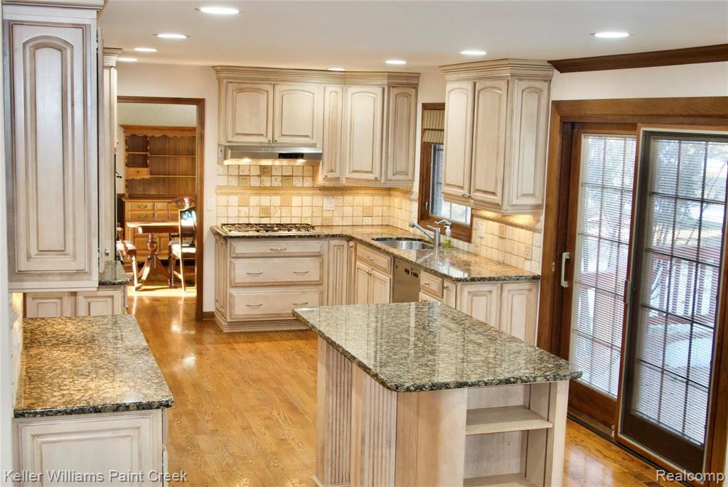 1187 Chaffer Drive Rochester Hills, MI 48306 - Photo 5 of 33