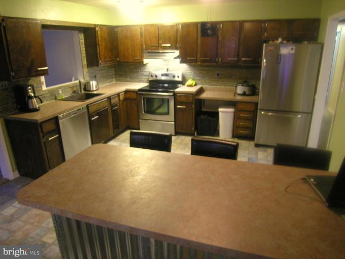 109 Johnson Road Sterling, VA 20164 - Photo 5 of 12 Kitchen