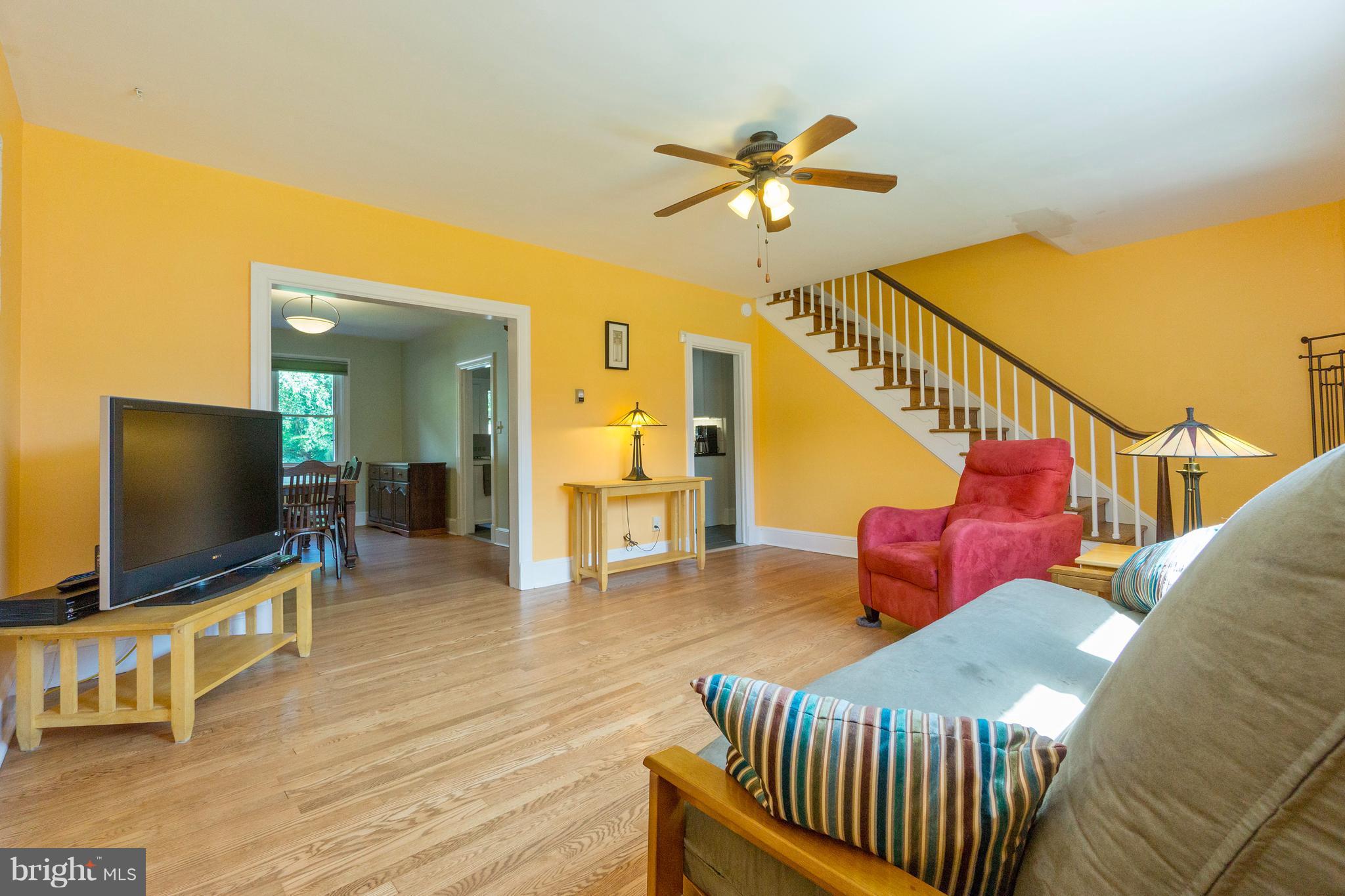 1019 Elm Ridge Avenue Baltimore, MD 21229 - Photo 23 of 30 Living Room