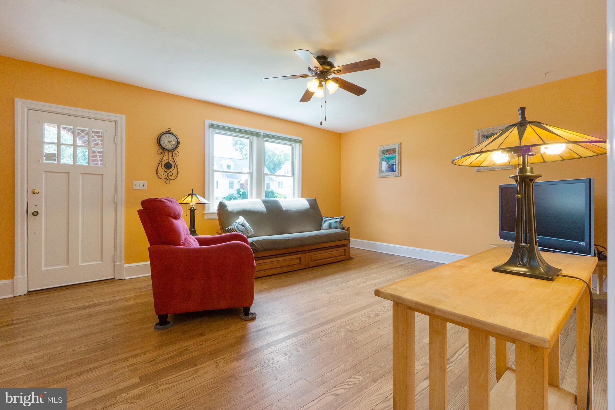 1019 Elm Ridge Avenue Baltimore, MD 21229 - Photo 24 of 30 Living Room