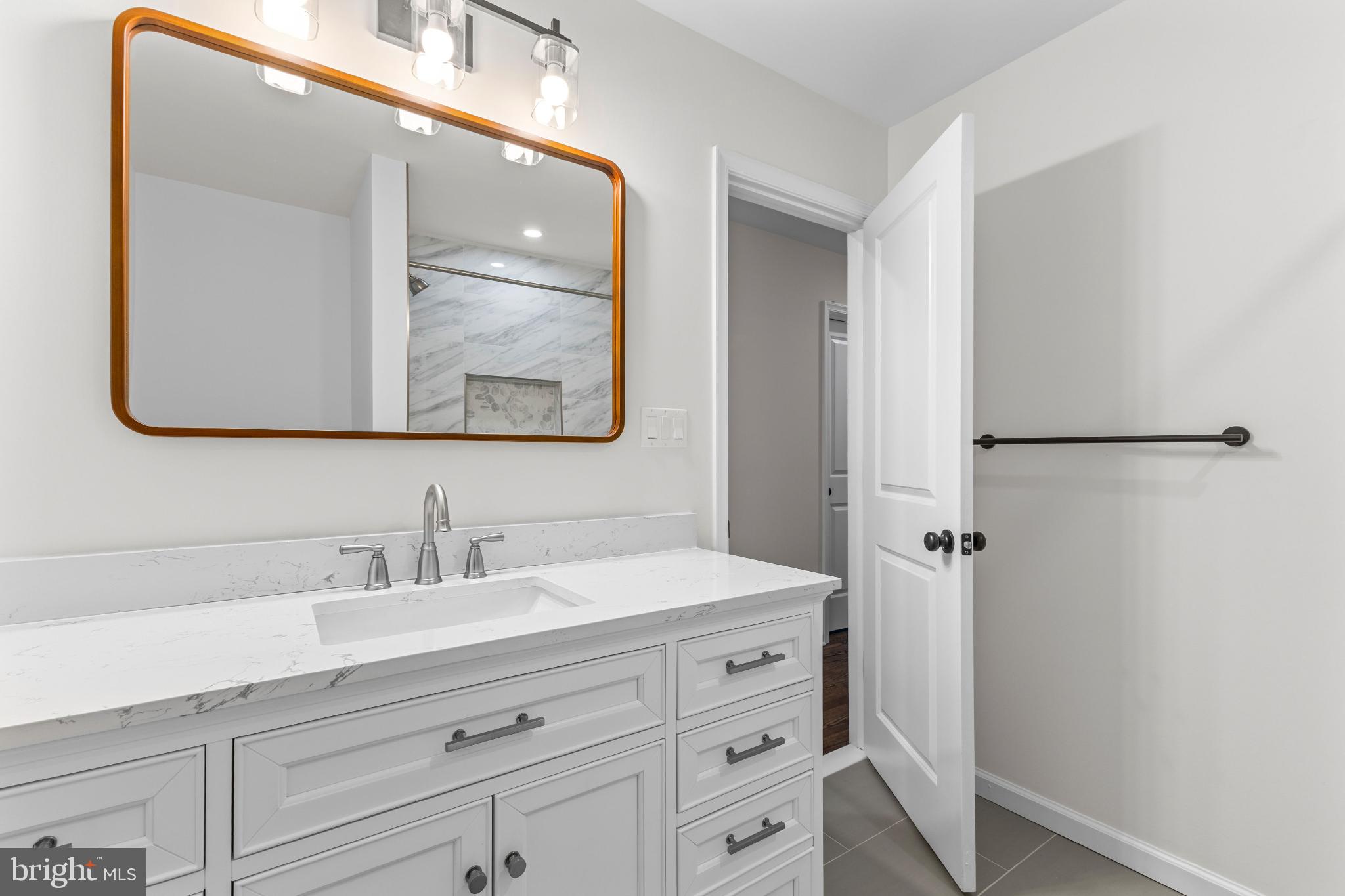 1031 Old Bay Ridge Road Annapolis, MD 21403 - Photo 20 of 48 Main Level Full Bath.