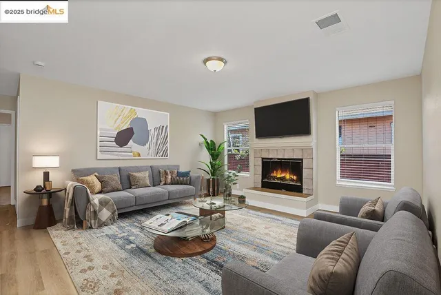 $560,000 | 10500 Creekside Circle, Oakland, CA 94603