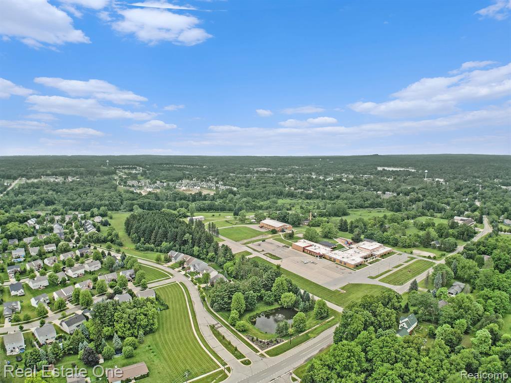 367 Otter Run Road Holly, MI 48442 - Photo 5 of 38