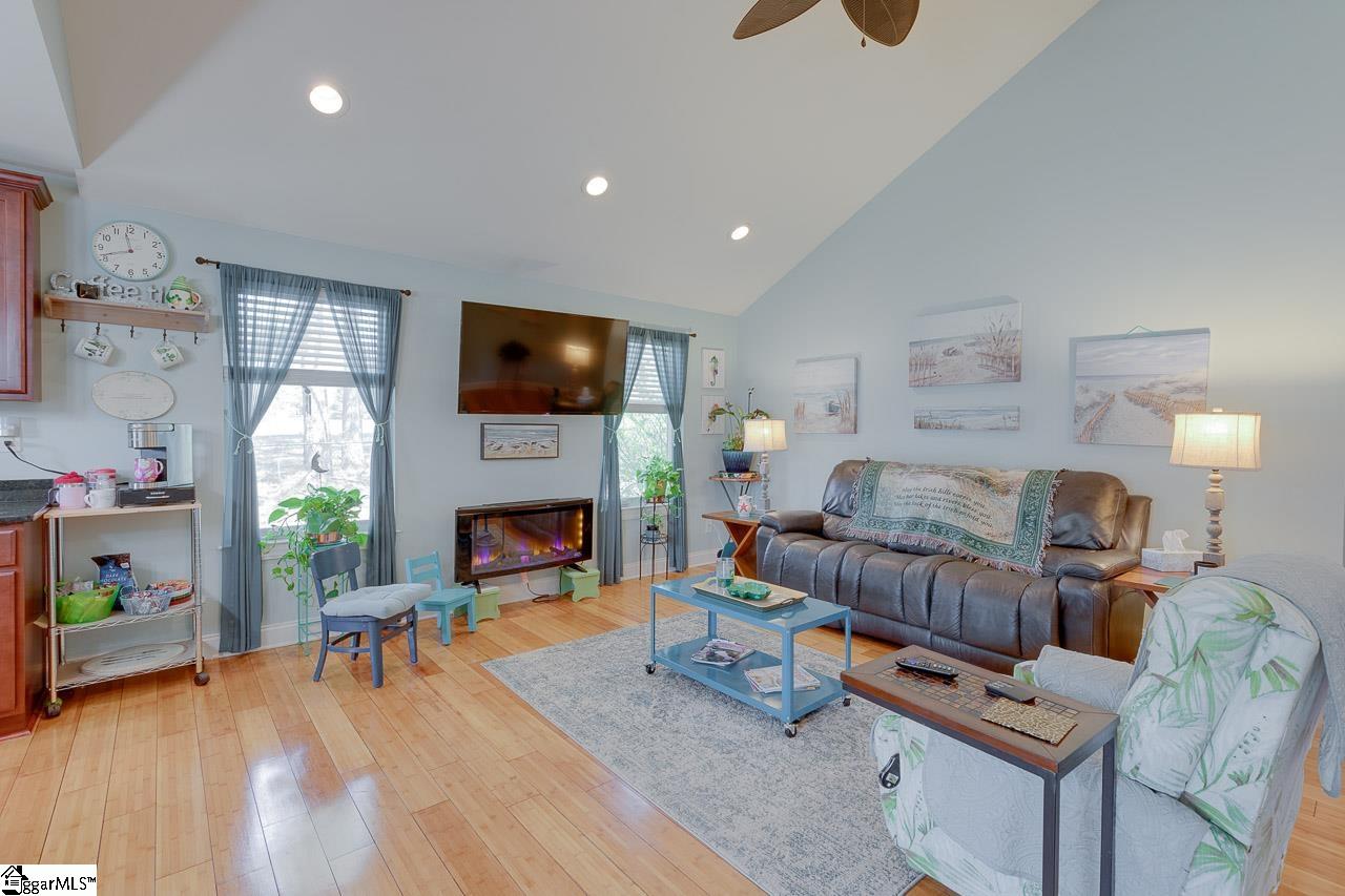 1031 Pearson Town Road Moore, SC 29369 - Photo 7 of 36 Gallery Image 7