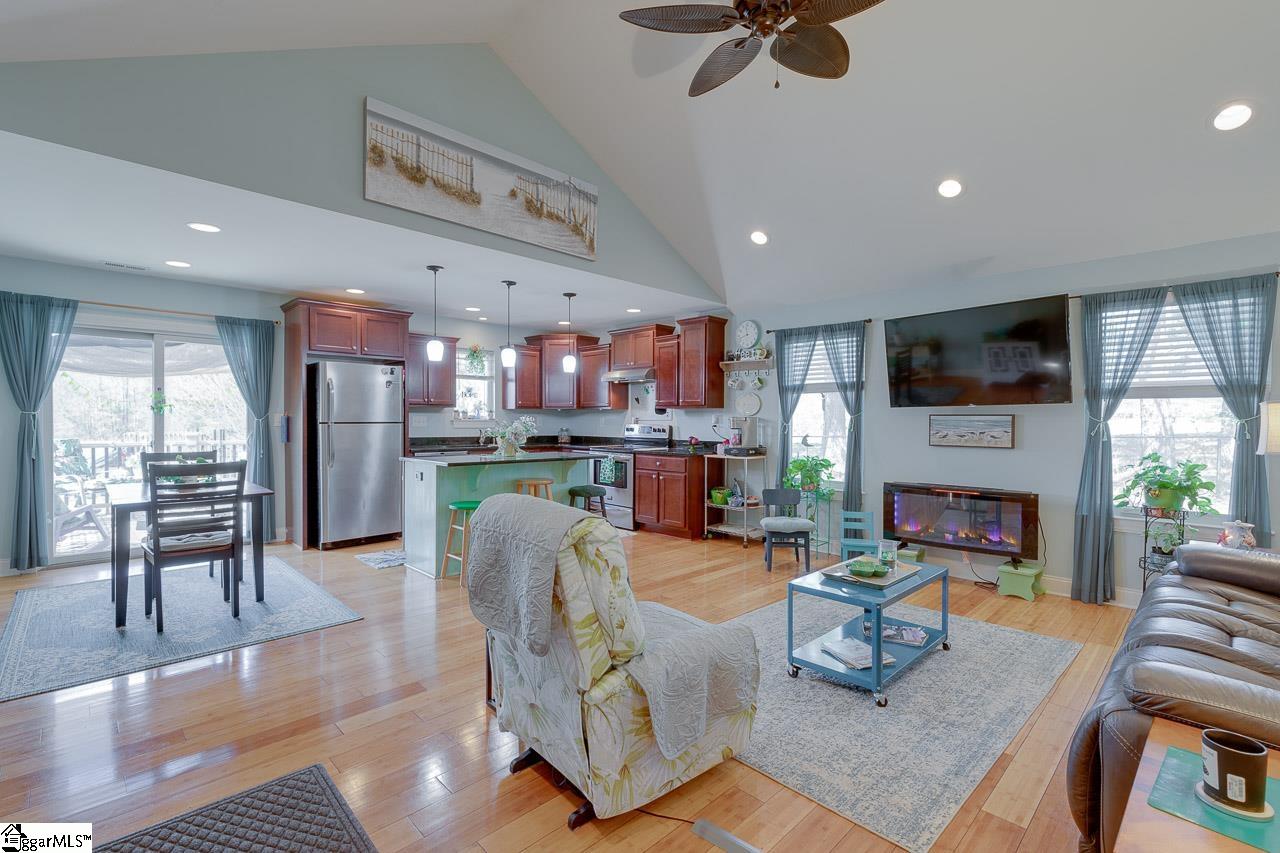 1031 Pearson Town Road Moore, SC 29369 - Photo 8 of 36 Gallery Image 8